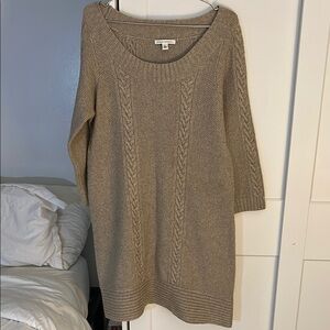 Tan Crew Neck Sweater with Textured Knit and Long Sleeves